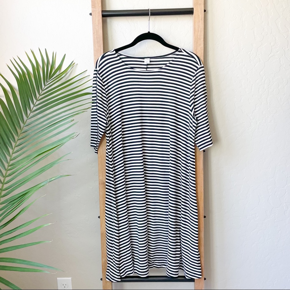 NWOT Old Navy Black and White Striped Stretch Flare Midi Dress
